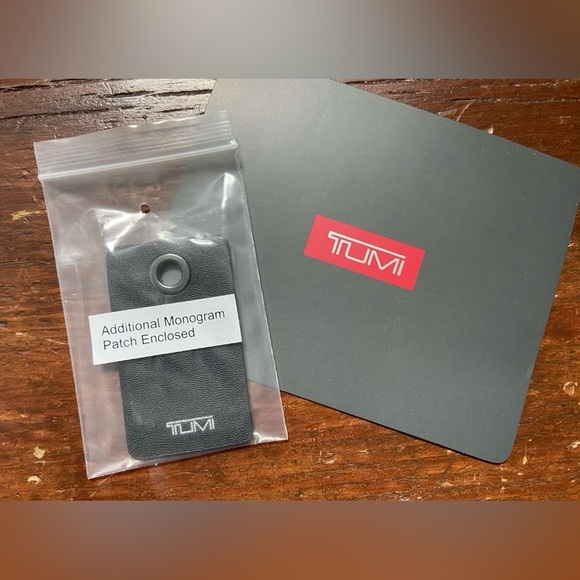 Tumi Hazel Crossbody Devoe Collection in Black with Gunmetal Hardware - Picture 9 of 11